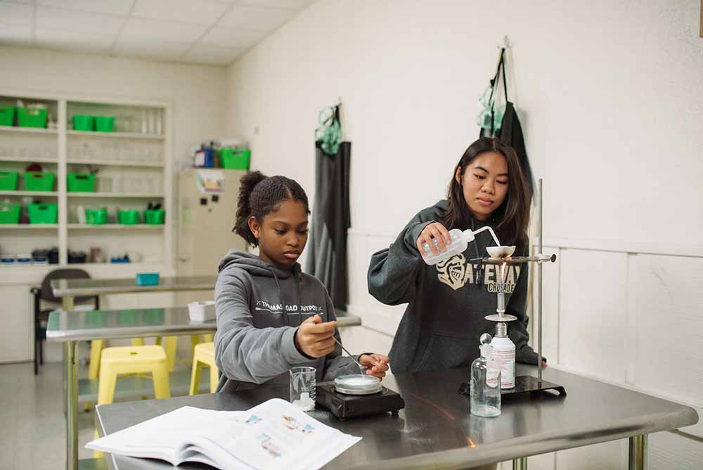 Gateway Christian Academy GCA in Virginia Beach, VA - Hampton roads best school near Norfolk - junior high students in a science lab | Gateway Christian Academy, Virginia Beach, VA 23462